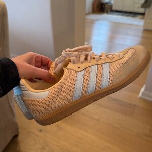 Adidas Gender Inclusive Samba OG Sneaker – Beige / Light Blue – Women’s 7.5